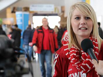 Brose Basktes-Fan Julia Bär im Video-Interview  für inFranken.de. Bei einer Fan-Aktion machte sie als "sechste Frau" der Brose Baskets  einen Rundgang durch den VIP-Bereich der Stechert Arena. Foto: Barbara Herbst