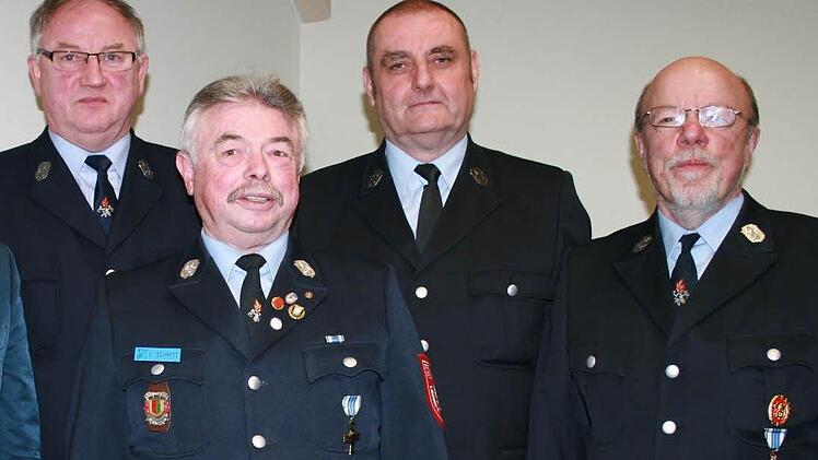 Bis zum 63. Lebensjahr haben sie aktiven Dienst geleistet: (v. l.) Helmut Schmitt, Elmar Schmitt, Emil Rottenberger und Franz Emmerth.