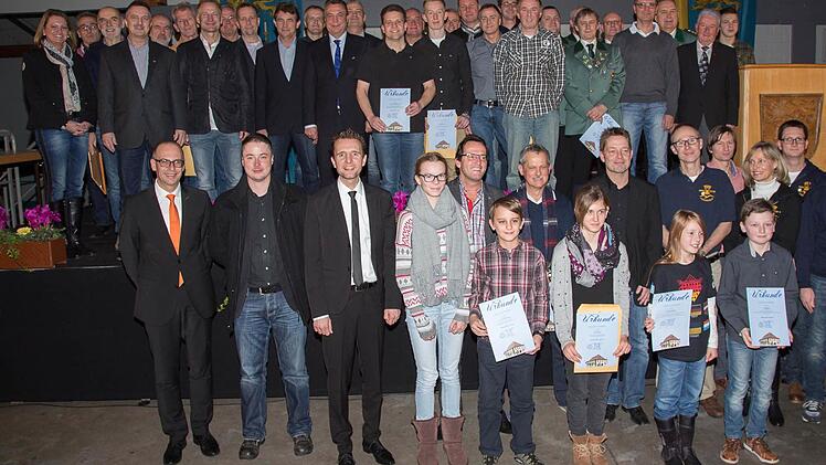 Nicht weniger als 50 Spitzensportler aus dem Stadtgebiet waren beim Neujahrsempfang der Stadt Lichtenfels zu ehren.  Fotos: Klaus Gagel
