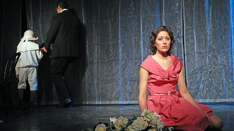 "Ausblick in ein schönes Land": ein szenischer Liederabend mit Musik von Erich Wolfgang Korngold feierte Premiere in der Coburger Reithalle.Foto: Henning Rosenbusch