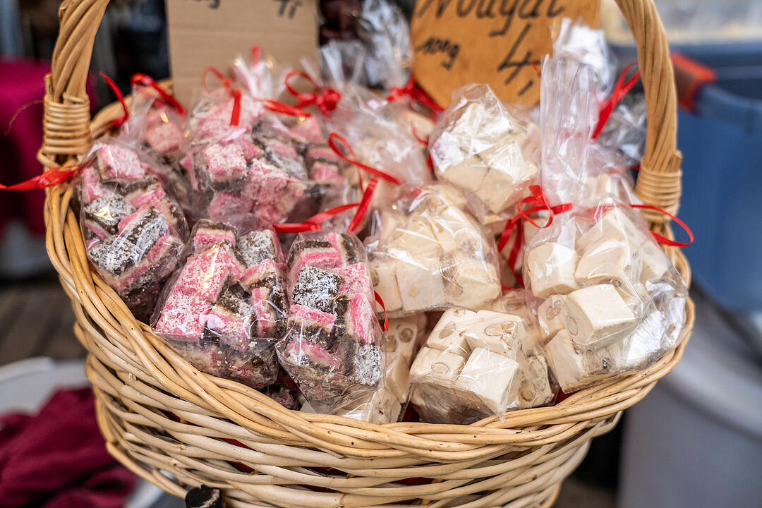 Die Kürbissaison hat ihren Höhepunkt mit dem Kürbismarkt in Altendorf. Die Kürbissaison hat ihren Höhepunkt mit dem Kürbismarkt in Altendorf.