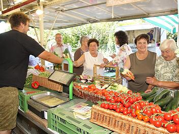 Der Wochenmarkt in Grub am Forst Foto: CT-Archiv/Michael Stelzner