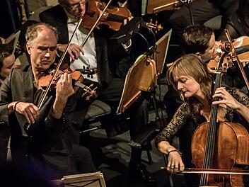 Tanja Tetzlaff und Florian Donderer begeisterten das Publikum beim Sinfoniekonzert im Landestheater Coburg.Foto: Jochen Berger