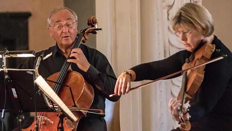 Unter dem Motto "Von der Wiener Klassik zum Wiener Walzer" stand das Abschlusskonzert der Coburger Johann Strauss Musiktage mit dem Bamberger Streichquartett im Riesensaal der Ehrenburg.Foto: Jochen Berger