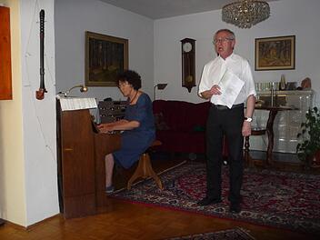 Adelheid Schmeykal (Klavier) und Bariton Wolfram Geuder   musizieren.   Foto: Elisabeth Görner