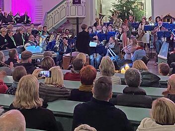 Die Kirche in Geroda war zum Weihnachtskonzert des Jugenblasorchesters bis auf den letzten Platz gefüllt.