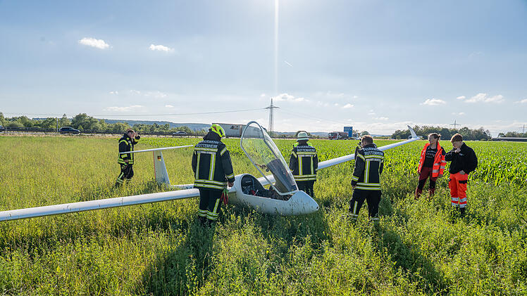 Dreifache Notlandung: Drei Segelflieger m&uuml;ssen zeitgleich neben der A73 notlanden