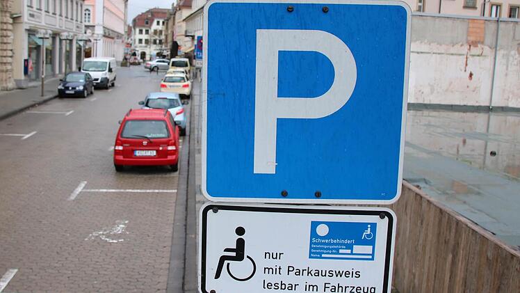 Richard Fix ist im Stadtrat für Stadtplanung, Verkehrswesen und Umwelt zuständig. Er bemängelt unter anderem, dass das 2013 beschlossene Rad-Verkehrskonzept nie richtig umgesetzt wurde. Aber auch bei anderen Verkehrsthemen sieht er Handlungsbedarf. Fotos: Ralf Ruppert/Archiv