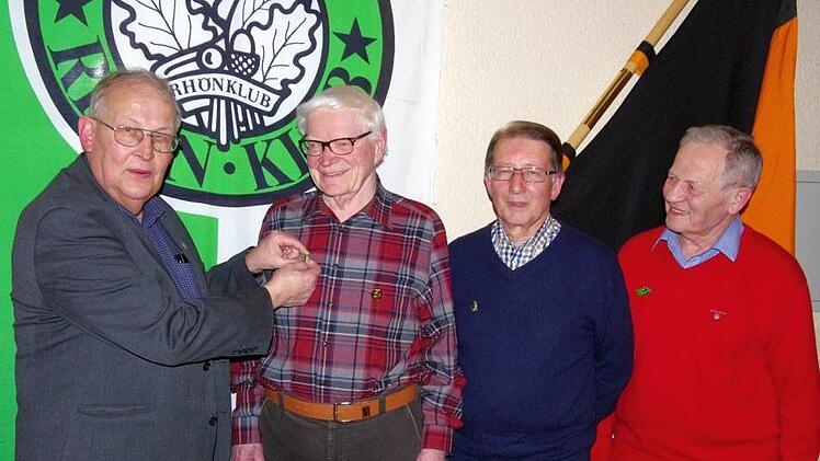 Eine Würdigung durch den Rhönklub-Hauptverein (von links) erhielten von Regionalvorsitzendem Konrad Tripp Horst Hippler, Erwin Henz, Rüdiger Donnerstag. Fotos: Klaus Werner