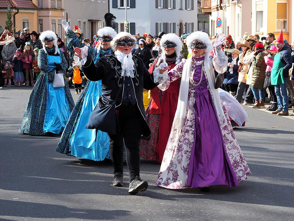 Wildes Faschingstreiben in Steinach an der Saale.