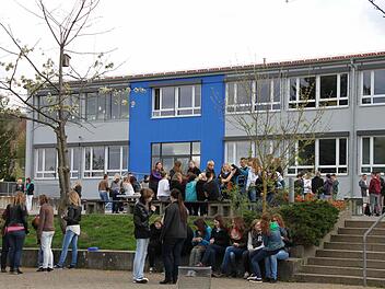 Große Pause in der Mittelschule Hammelburg: Schulleiterin Ingeborg Hoffmann berichtete in der Ratssitzung von einer in den vergangenen Jahren merklich gestiegenen Zahl von Schülern mit Problemen. Foto: Markus Reeh