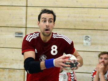 Die Herzogenauracher Handballer um Thomas Janson haben in dieser Saison erst drei Zähler abgegeben, gegen den HC Forchheim sollen keine weiteren Verlustpunkte dazukommen. Foto: herzopress