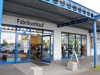 Im Schuhoutlet Roman Degenhardt warten die neuen Sommer-Kollektionen auf die Kunden. Hier lässt es sich am verkaufsoffenen Sonntag bestens einkaufen. Eine enorme Auswahl wartet!  Fotos: Johanna Blum