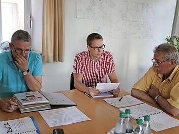 Kämmerer Matthias Zeißner, Zweiter Bürgermeister Hans Schütz und Bürgermeister Bernd Drummer (v. l.)  Foto: Franz Galster