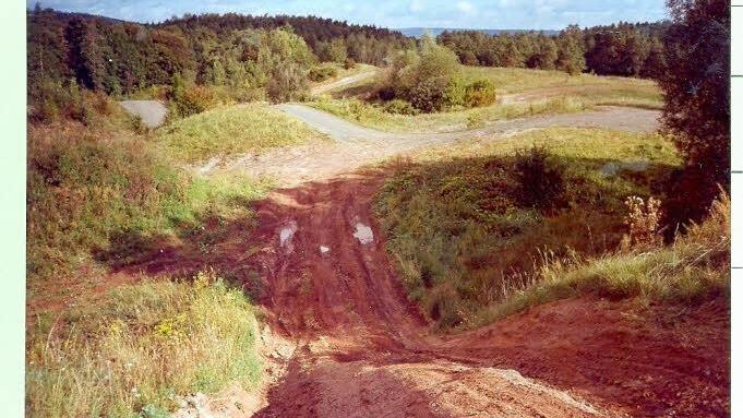 Die künstlich angelegte GeländeStrecke ließ die Idee für Rallye-Fahrten aufkommen.