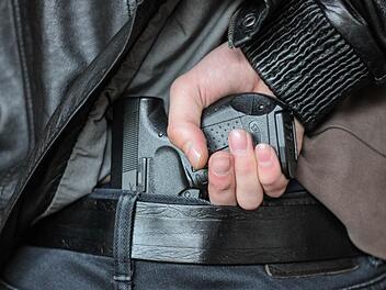 &Uuml;berfall mit Schusswaffe in Oberfranken. Symbolfoto: Christopher Schulz