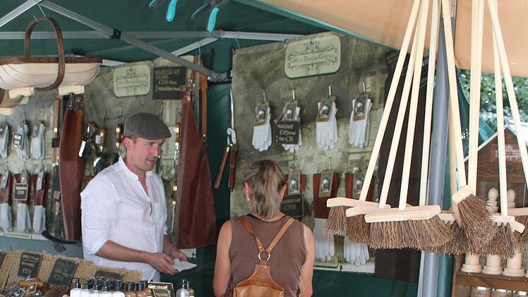 Englische Gartenutensilien - da wurde jeder Hobbygärtner schwach.  Foto: Sonny Adam