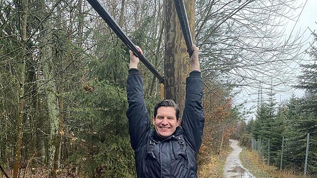 Oberb&uuml;rgermeister Dominik Sauerteig testete selbst, ob sich der Coburger Trimm-Dich-Pfad als Freizeittipp eignet. Offenbar hatte er Spa&szlig; daran. Foto: privat
