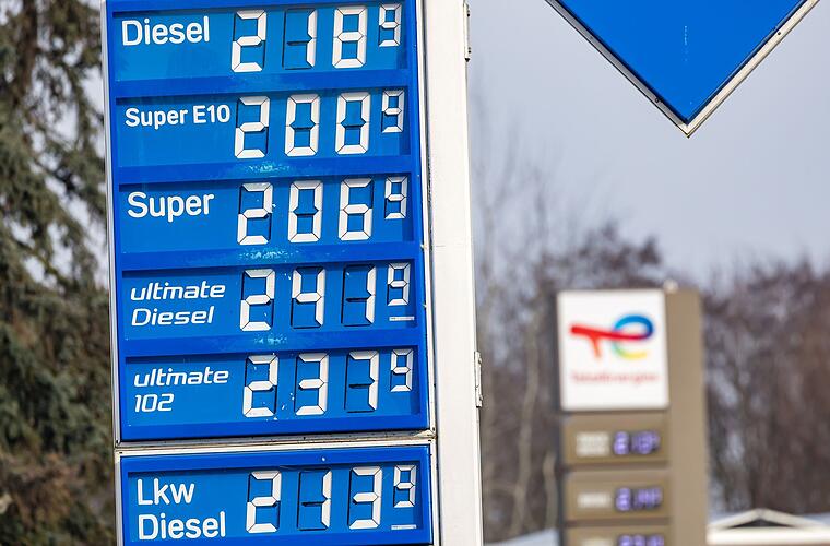 Sprit immer teurer: Auch E10 im Tagesschnitt über 2 Euro