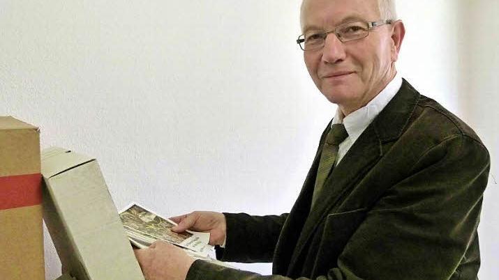 Der scheidende Dekan Otfried Sperl packt in seinem Büro die Umzugskartons. Seinen privaten Wohnsitz hat er innerhalb Bambergs schon gewechselt.  Foto: Marion Krüger-Hundrup