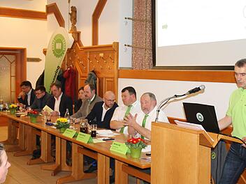 Werner Link (rechts) ist seit Jahresbeginn Geschäftsführer des Maschinenrings Saale-Rhön. Fotos: Hilmar Ruppert