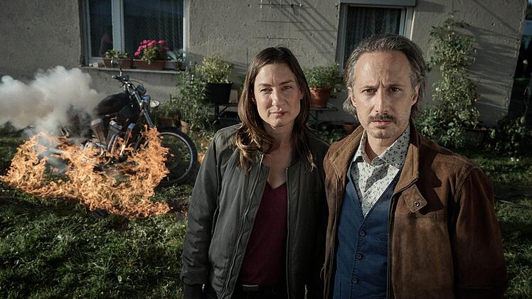 In "Der Rote Wolf. Ein Krimi aus Passau" ermitteln Frederike Bader (Marie Leuenberger) und Ferdinand Zankl (Michael Ostrowksi) über weite Strecken getrennt.