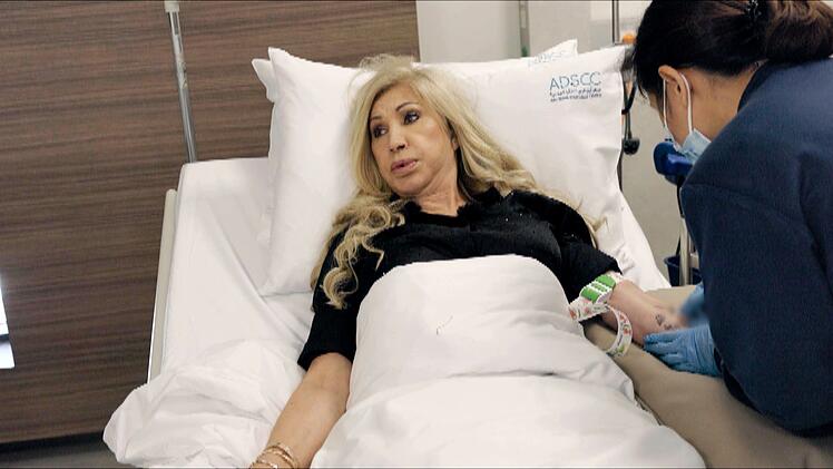 Die Blutabnahme wurde f&uuml;r Carmen Geiss unangenehmer als gedacht: Ihr Kreislauf brach zusammen und sie wurde beinahe ohn&auml;chtig.