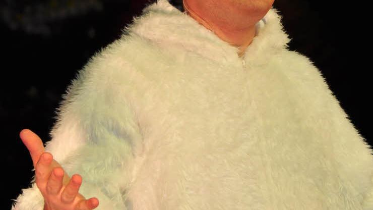 Als "Hasenbär" sorgt Sebastian Sahlender für Lokalkolorit.