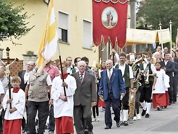 Die Hofstettener zogen bei ihrer Anna-Prozession durch den Königsberger Stadtteil.  Foto: Gerold Snater