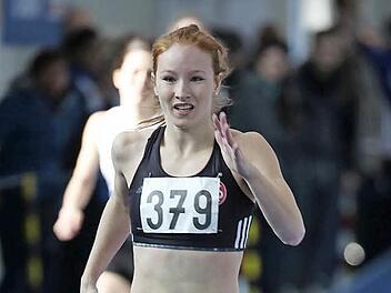 Die schnellste Frau in Bayern über 200 Meter: Tina Vetter (24) aus Coburg, die viele Jahre für den LAV Neustadt startete und seit 1. Januar 2017 das Trikot des 1. FC Passau trägt. Foto: Theo Kiefner