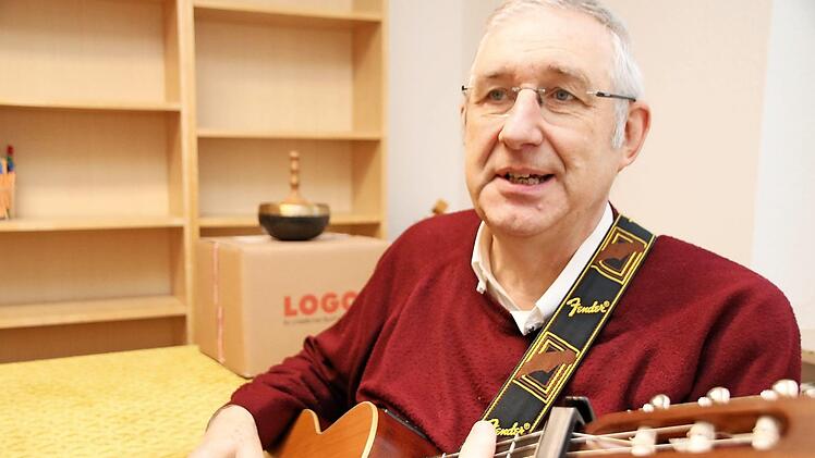 Joachim Pennig musiziert nicht nur leidenschaftlich gerne, er schreibt jetzt auch Bücher. Foto: Heike Beudert/Archiv