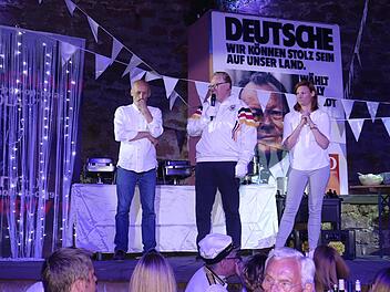 Die F&uuml;hrung der Scherenburgfestspiele: Intendant Peter Cahn, Festspielvereinsvorsitzender Hans Michelbach und Gesch&auml;ftsf&uuml;hrerin Julia Kiefer.