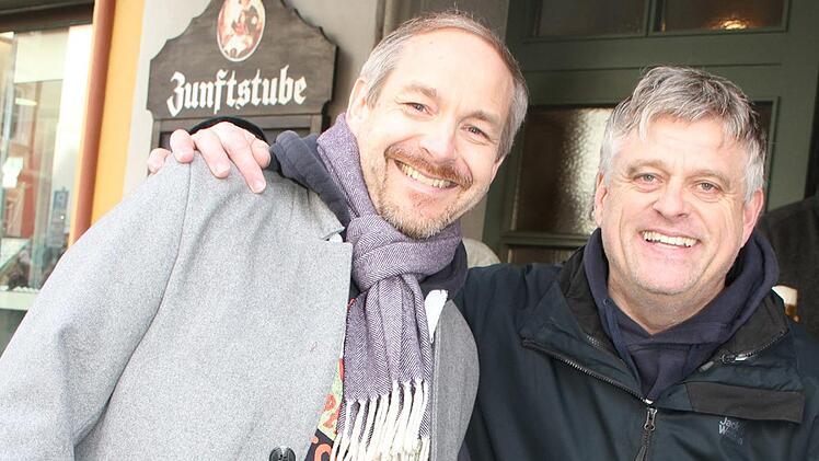 In die Zunftstube kam stellvertretender Landrat Jörg Kunstmann (links) nicht mehr hinein, trotzdem behielt er seine gute Laune. Foto: Sonny Adam