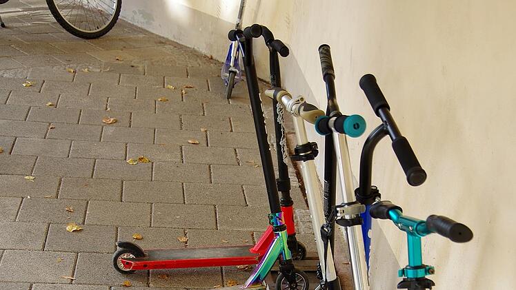 Roller im Schulhof der Henneberg-Grundschule