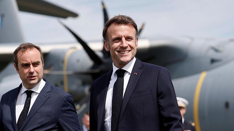 Zurückgetretener Premier soll in Paris Weg aus Krise finden