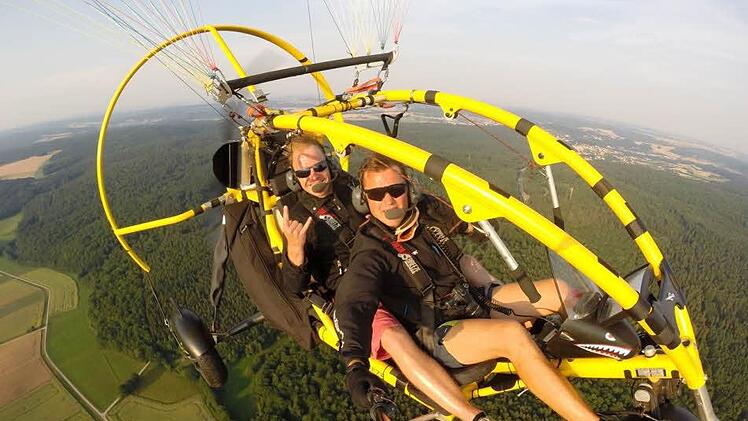 Anfangs dachte Flo (hinten), er macht mit Frank einen Rundflug... Foto: Sterrmann