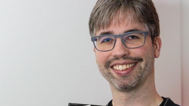 Wer dieses Handy kennt, der weiß wahrscheinlich auch, dass "Twix" früher mal "Raider" hieß. Der Technik-Michel hat sich gefreut, auf eine Medien-Zeitreise zu gehen. Foto: Barbara Herbst