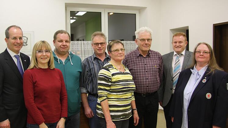 Dr. Alexander Siebel (links), Michaela Kühn und Bürgermeister Matthias Klement (1. u. 2. v. r.) dankten für 50 bzw. 75 Spenden: (ab 2. v. l.) Christine Feuerpfeil, Wolfgang Hein, Günter Beck, Iris Bauer und Bernhard Schraut (nicht im Bild: Rudolf Dahinten, Petra Gessner, Franz Sobisch und Alfred Dahinten).Matthias Nöth