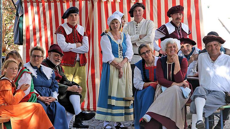 Auf den Münnerstädter Anger ist mittelalterliches Lagerleben eingezogen. Dieter Britz