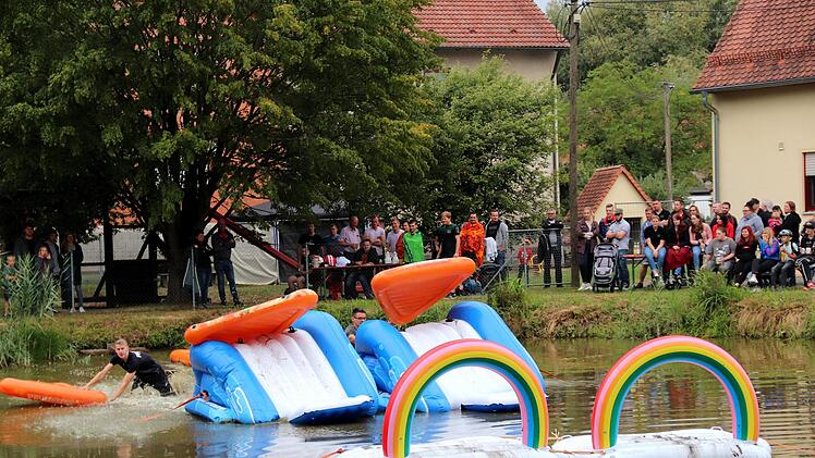 Action im Weiher    Foto: Johanna Blum