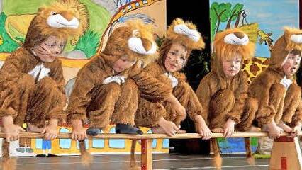 Die Löwen in ihren tollen Kostümen  Foto: Günther Geiling