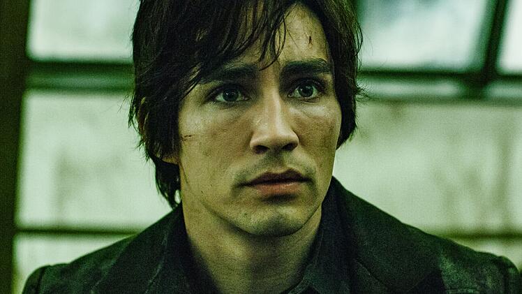 Der Historikerlehrling dritten Grades Tom (Robert Sheehan) verb&uuml;ndet sich mit Hester und anderen Outlaws gegen London.