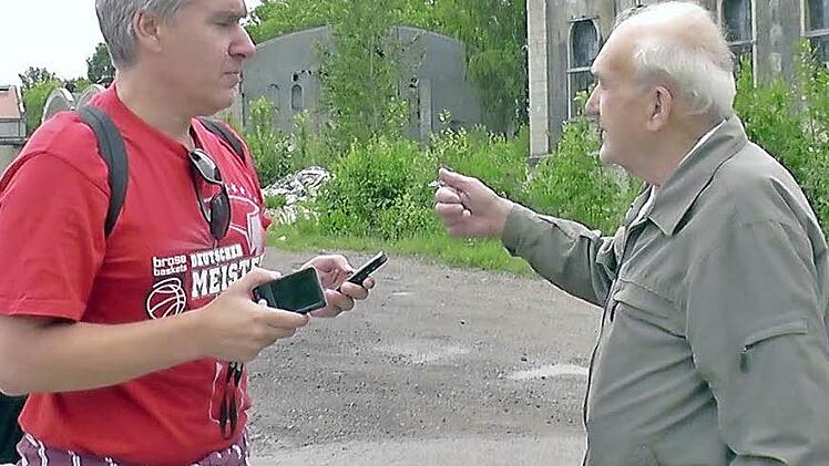 Der 90-jährige Pavel (rechts) führte Udo Pörschke durch die einstige Zeche von Zabrze.