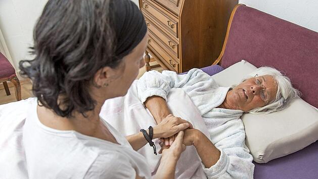 In der letzten Phase des Lebens steht die Linderung von Schmerzen und die Lebensqualität des Patienten im Vordergrund. Foto: AOK-Mediendienst