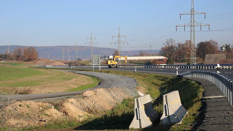 Südlich des Ortes verläuft neben der Umgehung ein Wirtschafts- und Radweg.Foto: Katrin Geyer