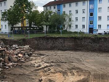 Baulücke in einem grünen Stadtteil: das ehemalige Eberth-Gelände. Hier enstehen drei Häuser mit 39 Sozialwohnungen.  Michael Wehner