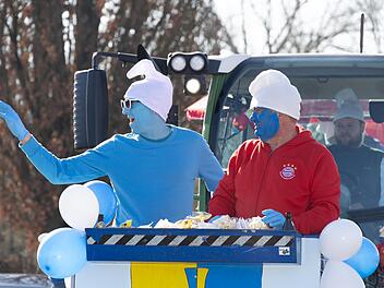 Im vorigen Jahr waren Schl&uuml;mpfe im Eberner Faschingszug zu sehen. Heuer sind gem&auml;&szlig; Faschingsmotto eher jede Menge Hippies zu erwarten.