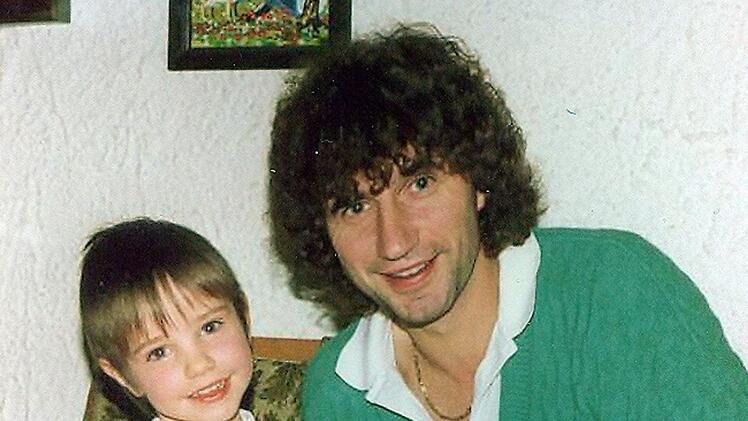 Fr&uuml;h &uuml;bt sich: Olaf der Flipper mit Tochter Pia in den 80er-Jahren. Heute ist Pia 33 Jahre alt.