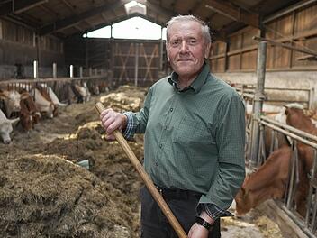 Hermann Karte, Landwirt in Brilon, erm&ouml;glichte dem Doku-Team Einblicke in den Alltag auf seinem Hof.
