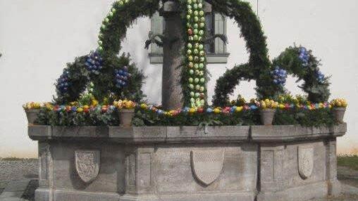 Osterbrunnen in Burghaslach Foto: Karl Scholl